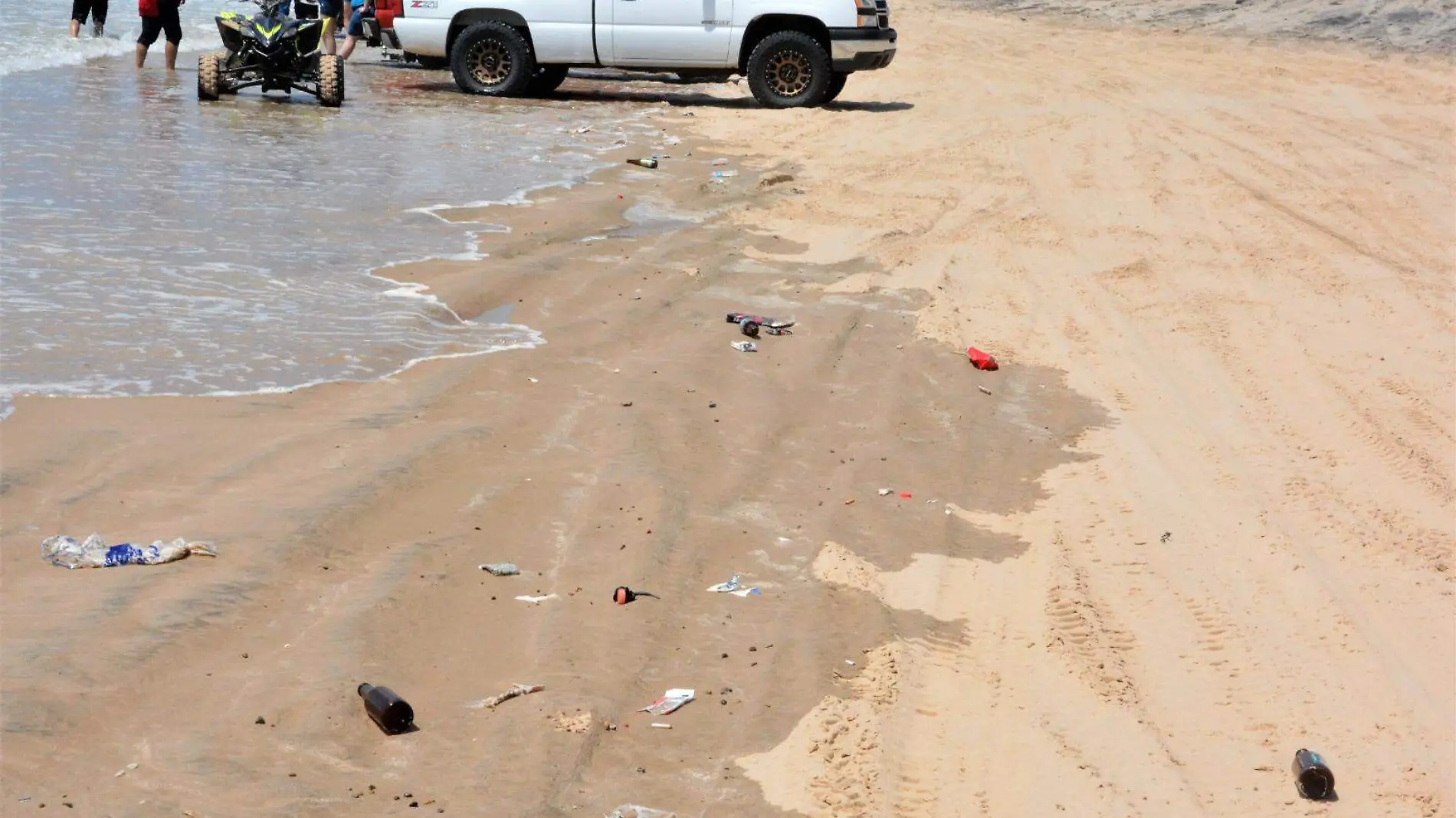 Se pide a los visitantes que no dejen basura en las playas del Golfo de Santa Clara